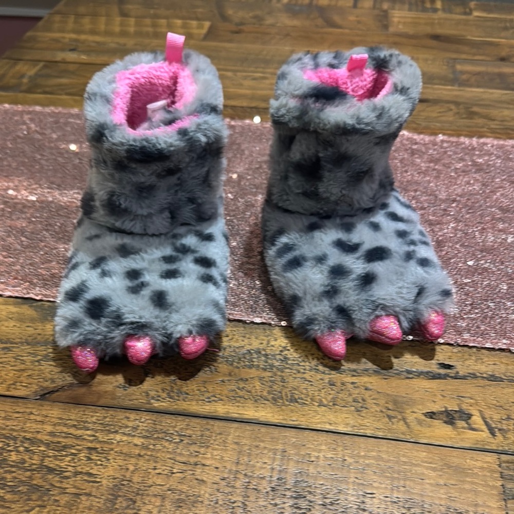 Fuzzy Animal Paw Slippers - Gray and Pink